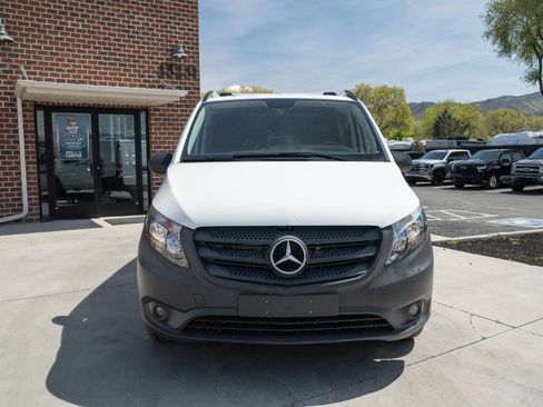 Used 2022 Mercedes-Benz Metris image 2