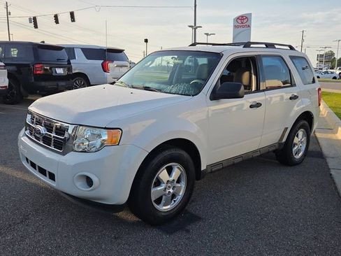Used 2011 Ford Escape XLS w/ 102A Rapid Spec Order Code FWD image 3