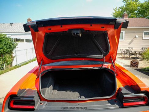 Used 2017 Dodge Challenger R/T w/ Quick Order Package 22P T/A RWD image 51