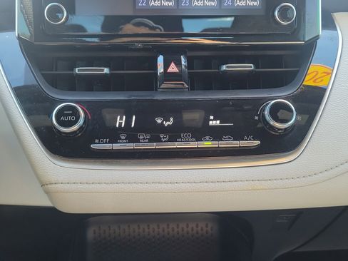 Used 2020 Toyota Corolla SE image 28