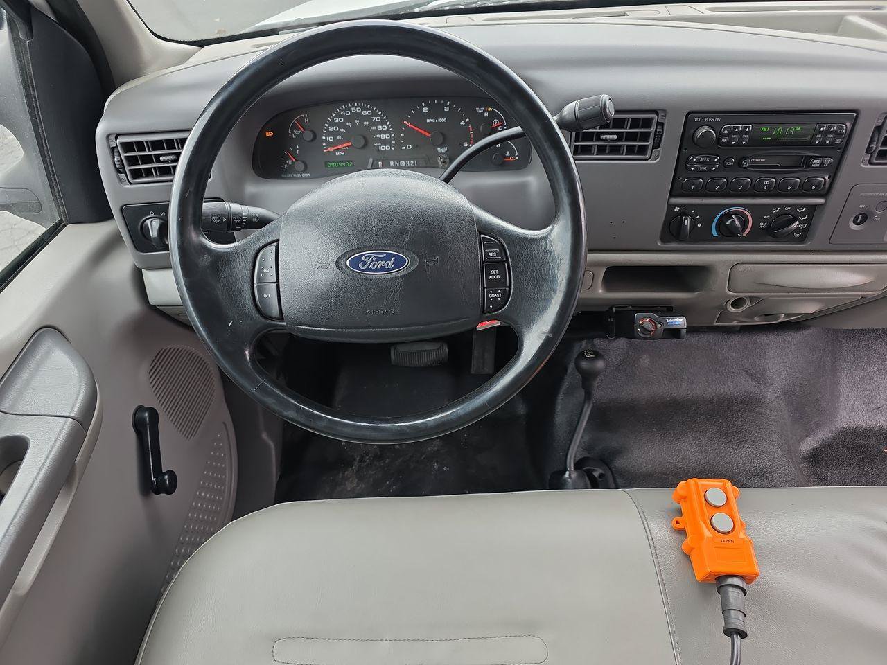 Used 2004 Ford F550 4x4 Regular Cab Super Duty image 6