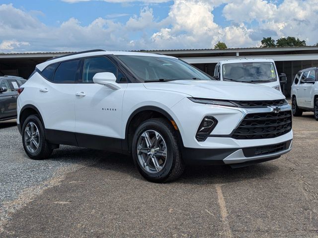 Used 2024 Chevrolet Blazer LT w/ Convenience Package FWD image 2