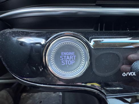 Used 2025 Genesis G80 2.5T image 30