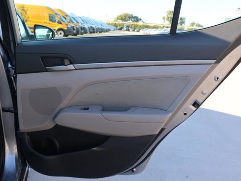 Used 2017 Hyundai Elantra SE image 16