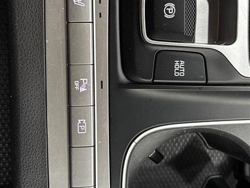 Used 2024 Kia Carnival LX image 80