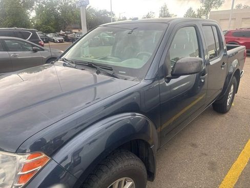 Used 2015 Nissan Frontier SV w/ SV Value Truck Package AWD/4WD image 3