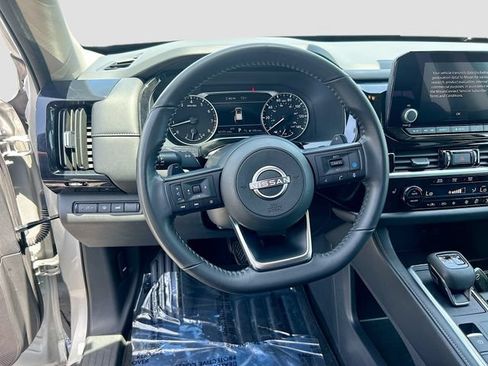 Used 2025 Nissan Pathfinder SV AWD/4WD image 8