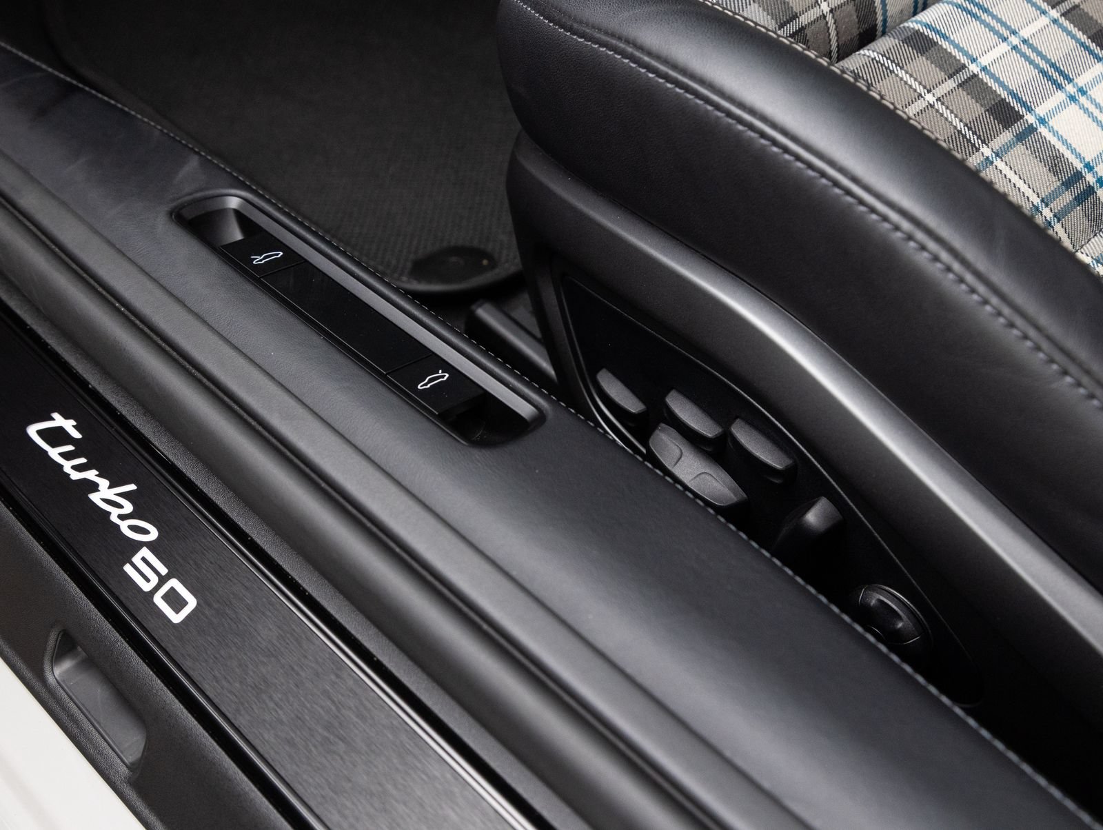Certified 2025 Porsche 911 Turbo S AWD/4WD image 22