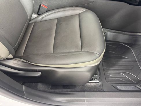 Used 2025 Chevrolet Trax ACTIV w/ Sunroof Package image 33