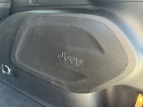 Used 2019 Jeep Cherokee Limited image 17