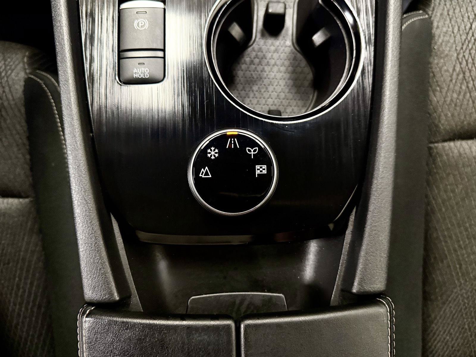 Used 2024 Nissan Rogue SV AWD/4WD image 19
