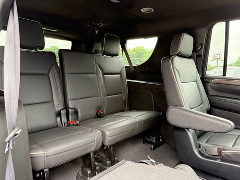 Used 2023 Chevrolet Suburban Premier AWD/4WD image 23