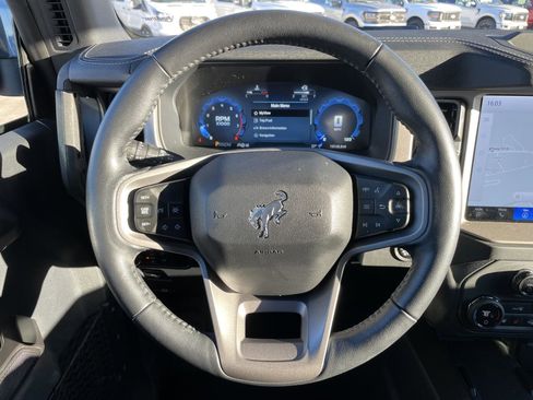 Used 2025 Ford Bronco Outer Banks image 15