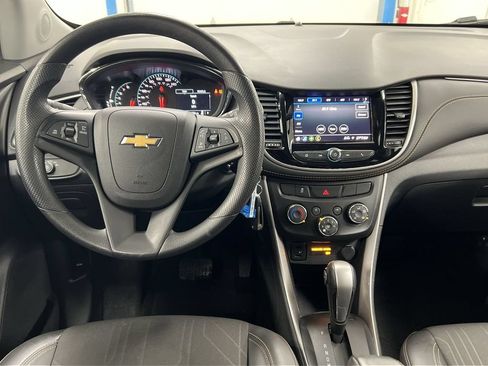 Used 2021 Chevrolet Trax LT FWD image 19