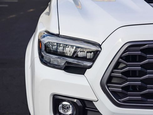 Certified 2022 Toyota Tacoma TRD Sport image 12