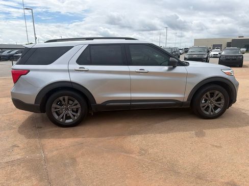 Used 2021 Ford Explorer XLT w/ Equipment Group 202A RWD image 4