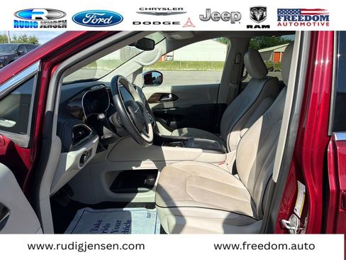 Used 2021 Chrysler Pacifica Limited w/ Premium & Safety Sphere Group AWD/4WD image 9