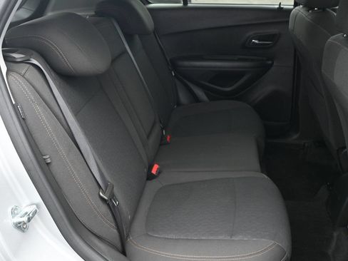 Used 2022 Chevrolet Trax LS w/ Tint and Cruise Package AWD/4WD image 18