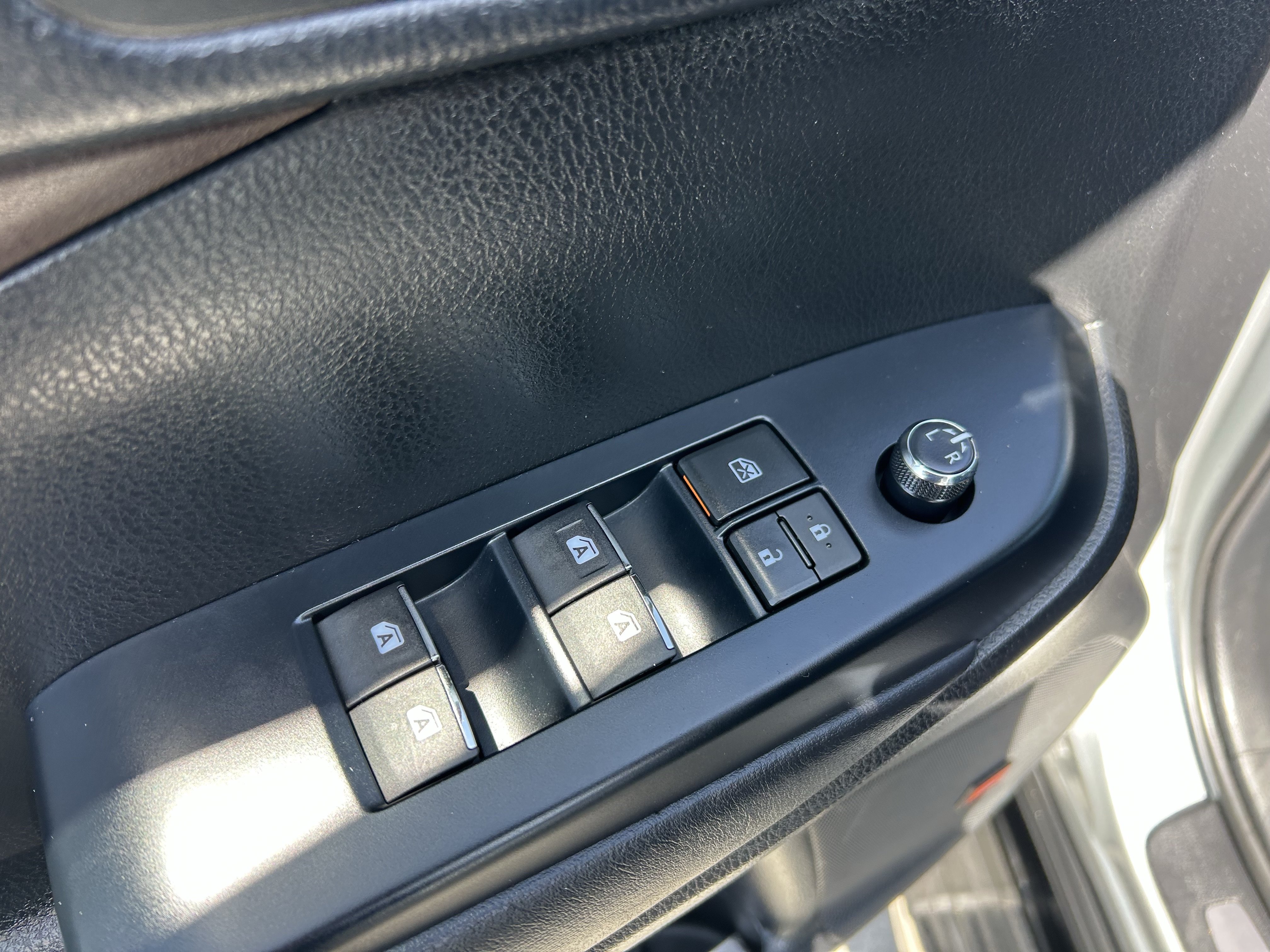 Used 2017 Toyota Highlander Limited w/ Carpet Mat Package AWD/4WD image 18