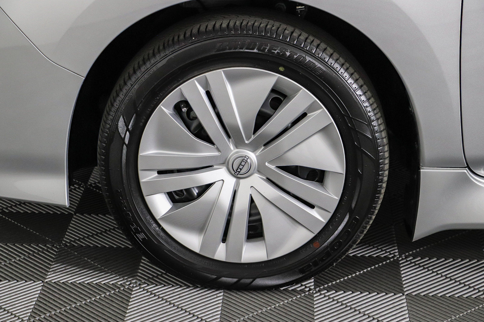 Used 2025 Nissan Leaf S FWD image 11
