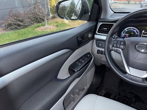 Used 2019 Toyota Highlander LE image 21