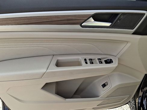 Used 2022 Volkswagen Atlas SEL image 13