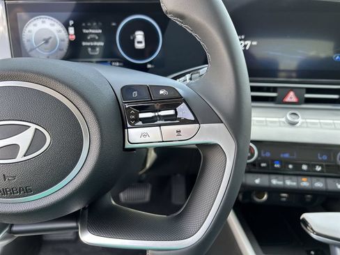 New 2025 Hyundai Elantra Limited FWD image 27