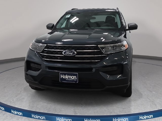 Used 2023 Ford Explorer XLT AWD/4WD image 3