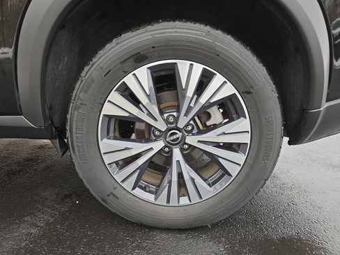 Used 2023 Nissan Rogue SV image 10