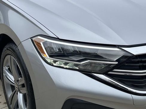 Used 2024 Volkswagen Jetta SE image 7