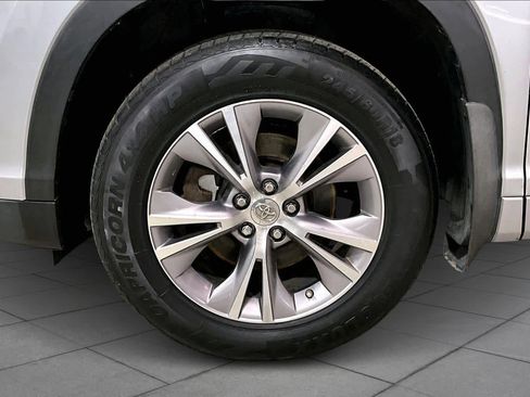 Used 2014 Toyota Highlander XLE image 11