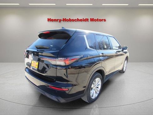 Used 2025 Mitsubishi Outlander ES image 12