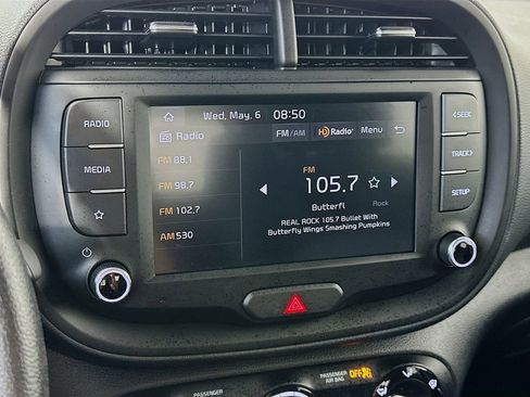 Used 2025 Kia Soul LX w/ LX Technology Package FWD image 17