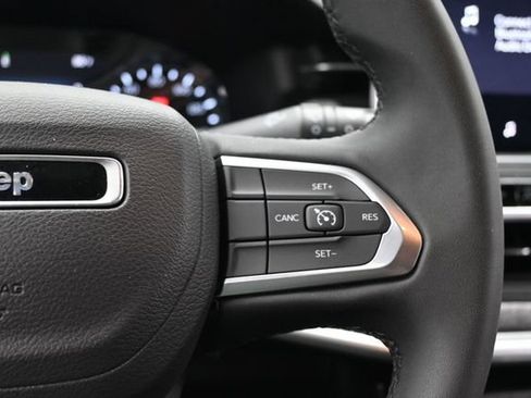 Used 2024 Jeep Compass Latitude AWD/4WD image 21