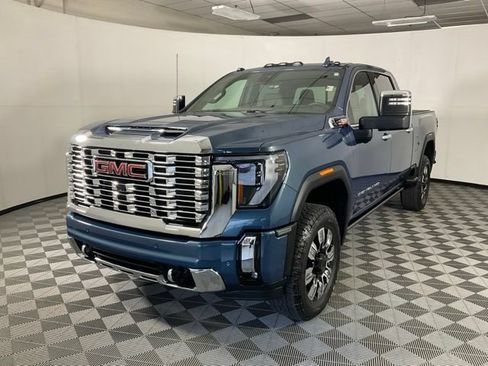 Used 2025 GMC Sierra 2500 Denali w/ Max Trailering Package AWD/4WD image 11