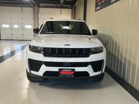 New 2026 Jeep Grand Cherokee Altitude image 7