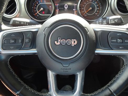 Used 2021 Jeep Wrangler Unlimited Sahara w/ Uconnect 4C Nav & Sound Group AWD/4WD image 23