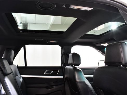Used 2017 Ford Explorer XLT w/ Equipment Group 202A image 18