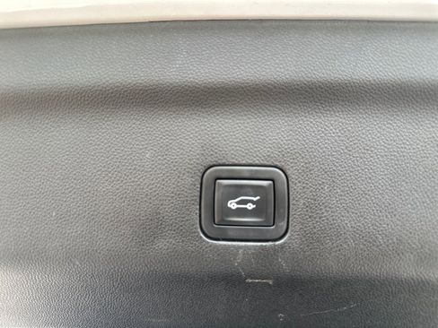 Used 2023 GMC Yukon XL Denali Ultimate image 7