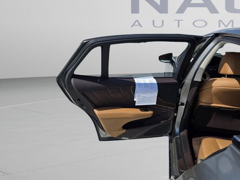 Used 2018 Lexus LS 500 w/ Accessory Package (Z2) image 22