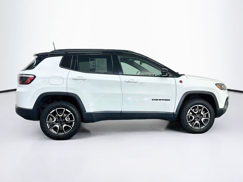 Used 2025 Jeep Compass Trailhawk AWD/4WD image 10