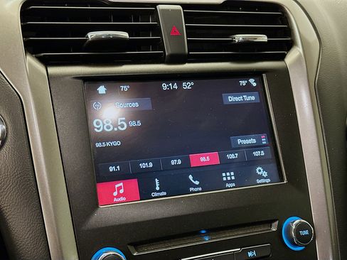 Used 2018 Ford Fusion SE image 21