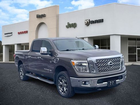 Used 2017 Nissan Titan SL w/ Chrome Package image 1