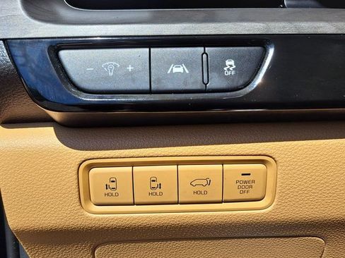 Used 2024 Kia Carnival EX FWD image 12