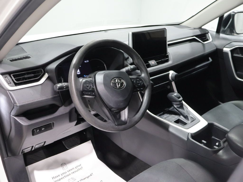 Used 2025 Toyota RAV4 LE AWD/4WD image 15