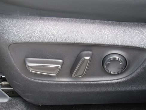 Used 2024 Toyota Highlander XSE AWD/4WD image 12