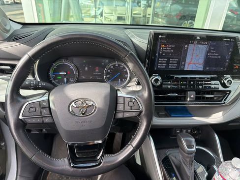 Used 2020 Toyota Highlander Limited image 3
