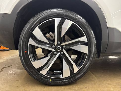 Certified 2024 Volvo XC40 B5 Plus w/ Climate Package AWD/4WD image 35