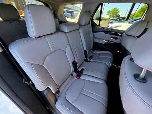 Used 2025 Honda Pilot Touring image 57