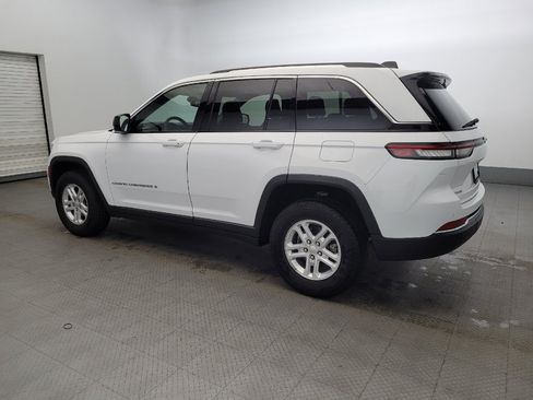 Used 2023 Jeep Grand Cherokee Laredo AWD/4WD image 3